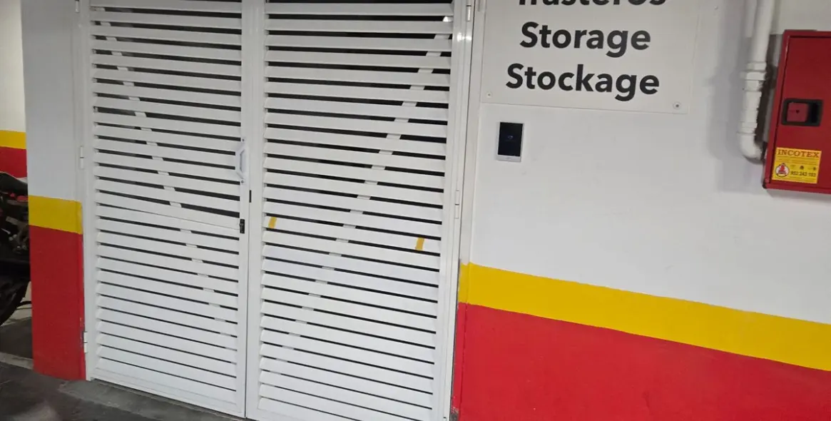 Venta de apartamento en planta media en Puerto Banús 14