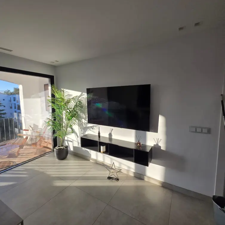 Venta de apartamento en planta media en Puerto Banús