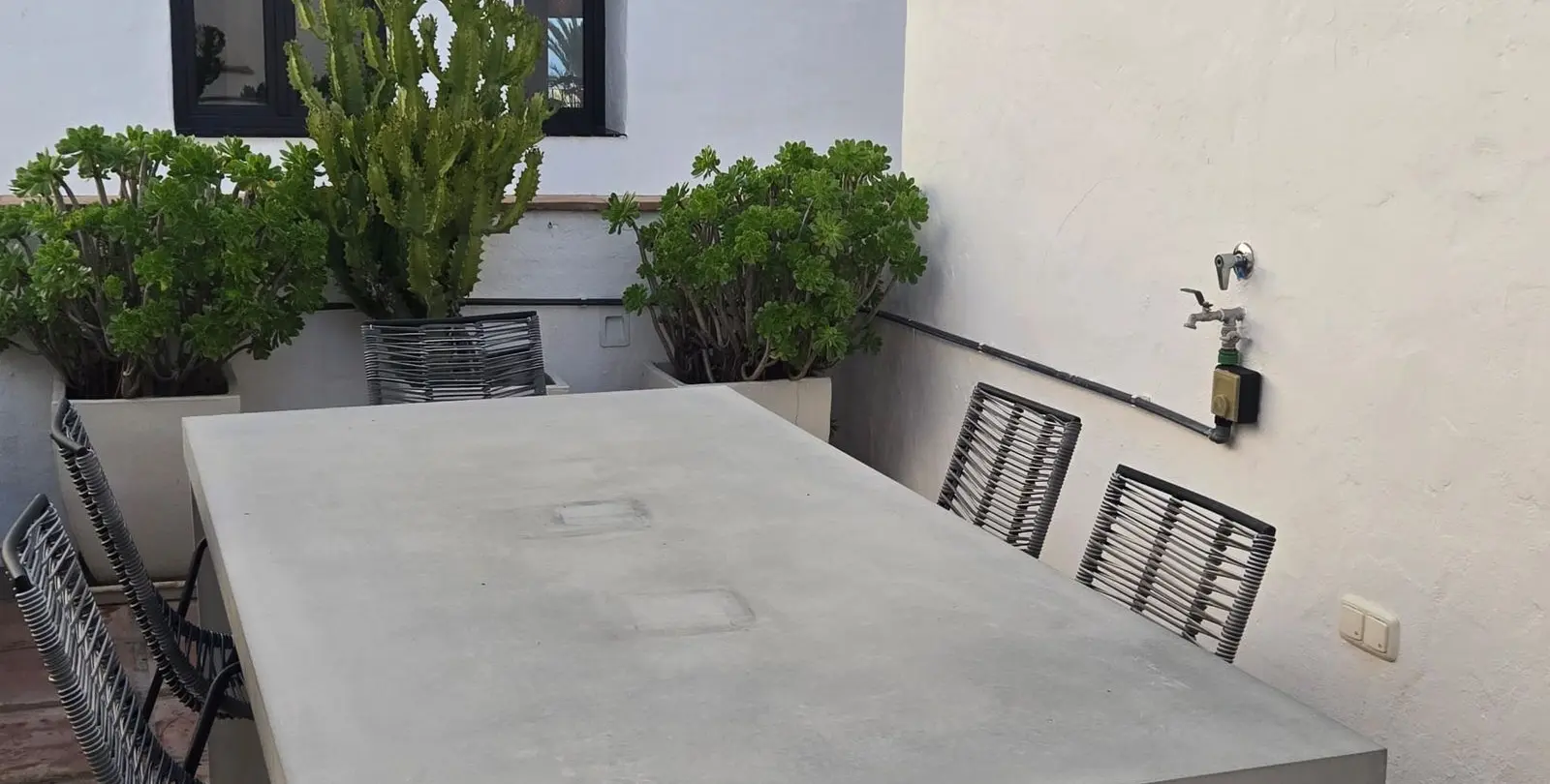 Sale of middle floor apartment in Puerto Banús 11