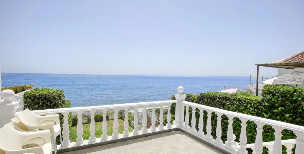 Sale of semi-detached house in Estepona 1