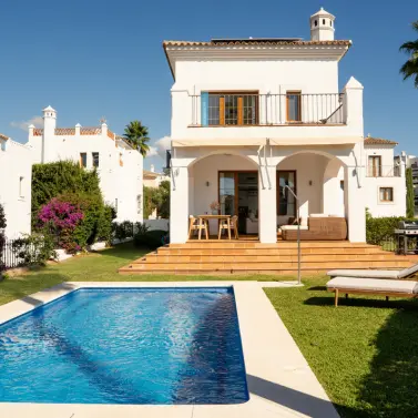 Продажа  отдельно стоящей виллы в Estepona