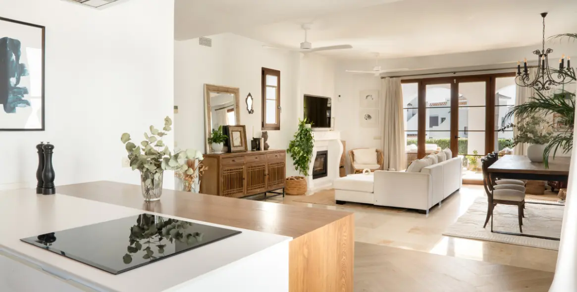 Продажа  отдельно стоящей виллы в Estepona 7