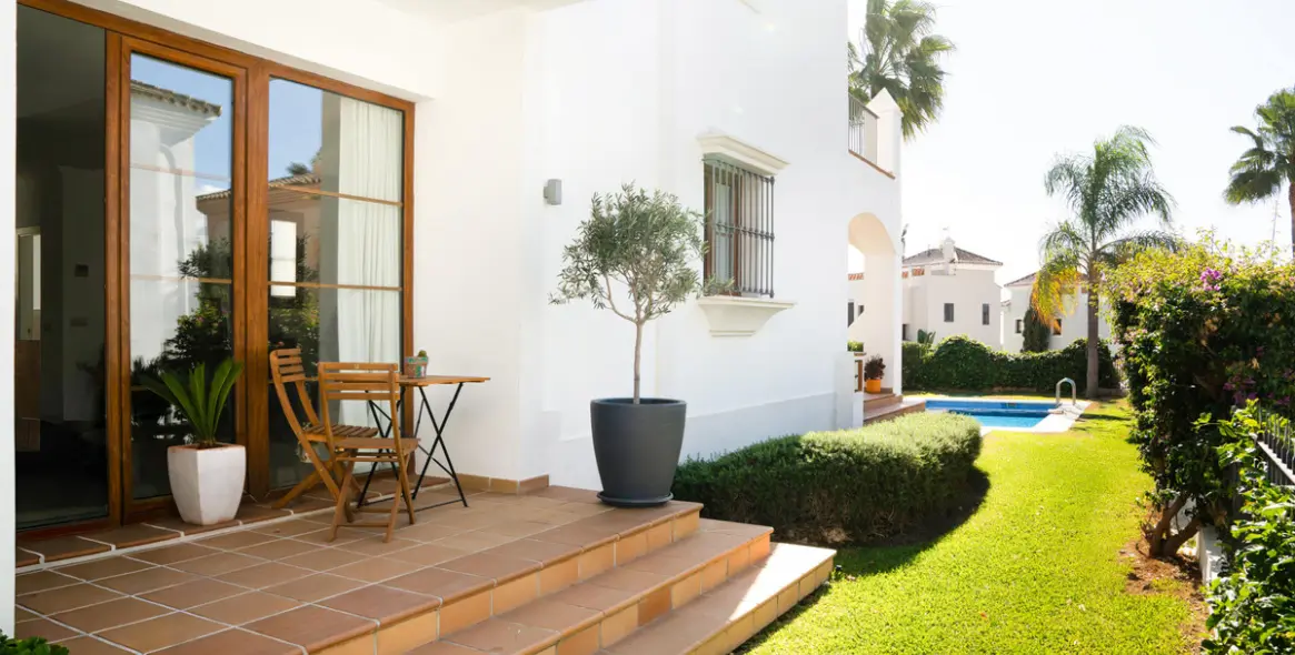 Продажа  отдельно стоящей виллы в Estepona 11