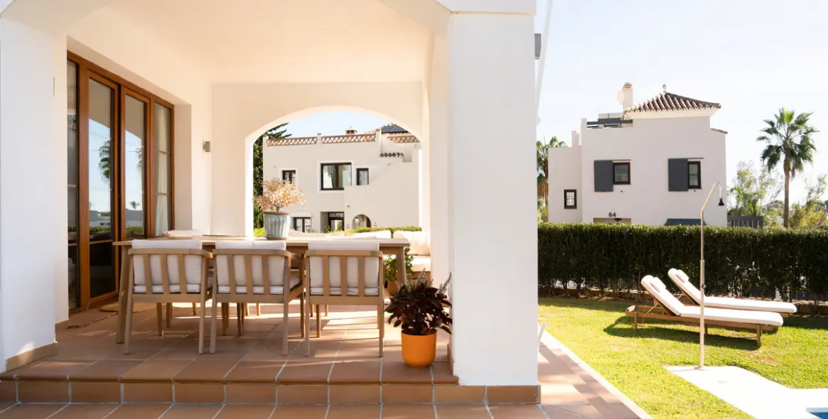 Продажа  отдельно стоящей виллы в Estepona 15