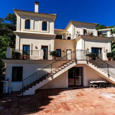 Sale of detached villa in Benahavís