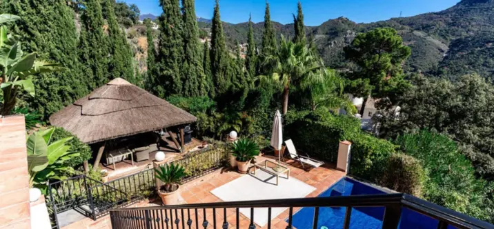 Sale of detached villa in Benahavís 2