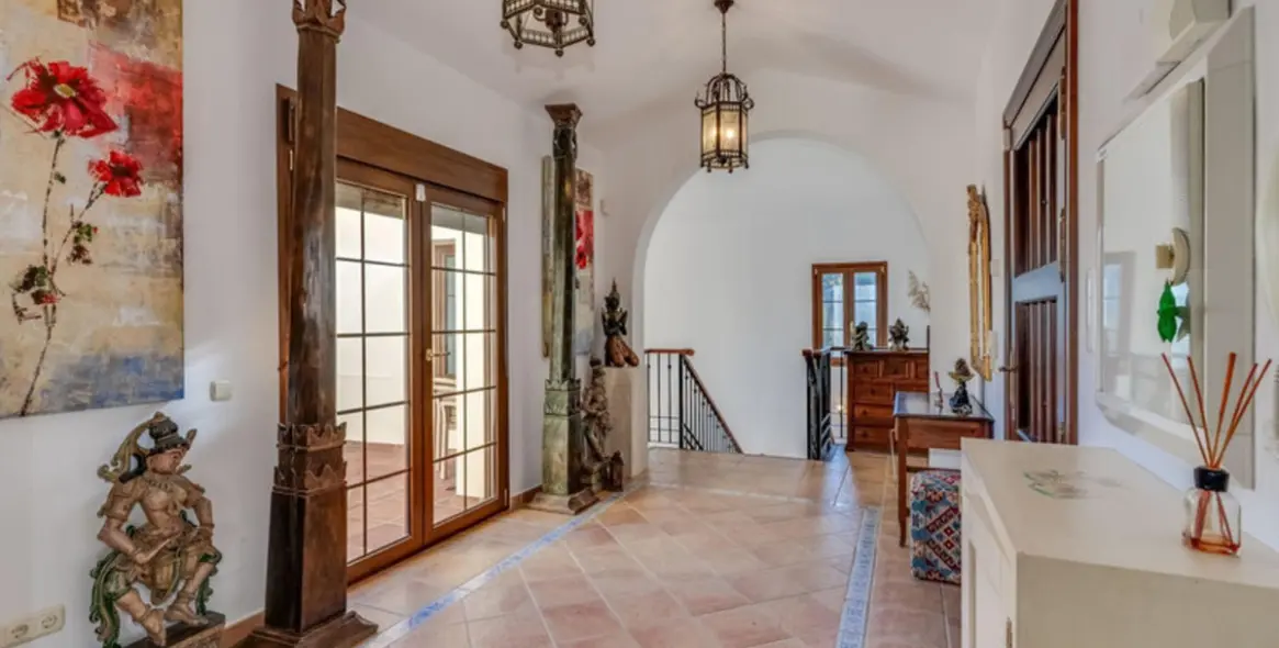 Sale of detached villa in Benahavís 12