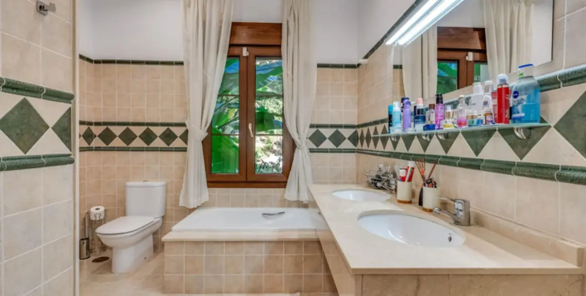 Sale of detached villa in Benahavís 14