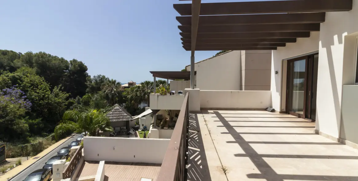 Продажа дома на две семьи в Marbella 8