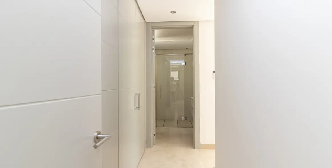 Продажа дома на две семьи в Marbella 16