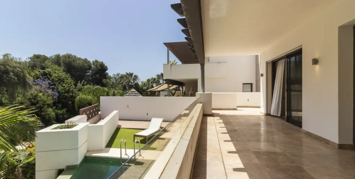 Продажа дома на две семьи в Marbella 18