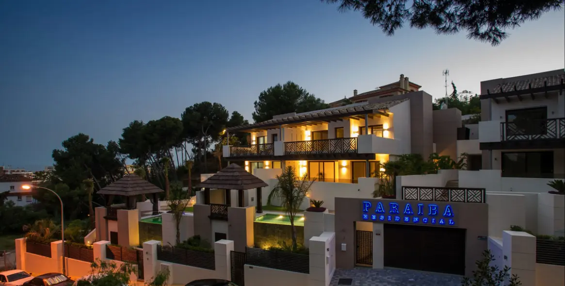 Продажа дома на две семьи в Marbella 24