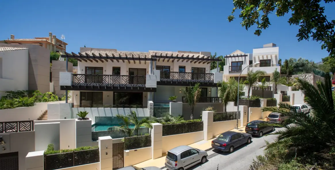 Продажа дома на две семьи в Marbella 26