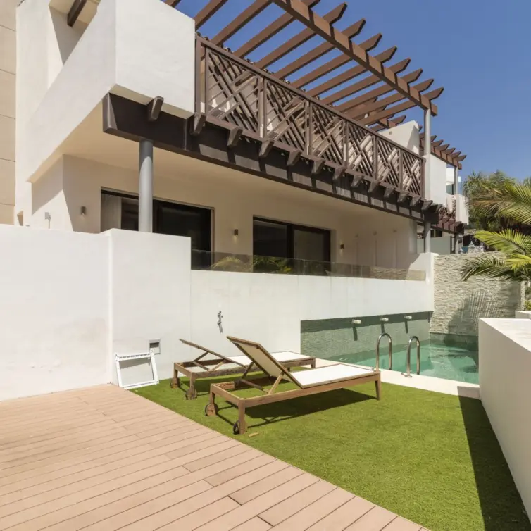 Продажа дома на две семьи в Marbella