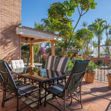 Venta de villa independiente en Nueva Andalucía