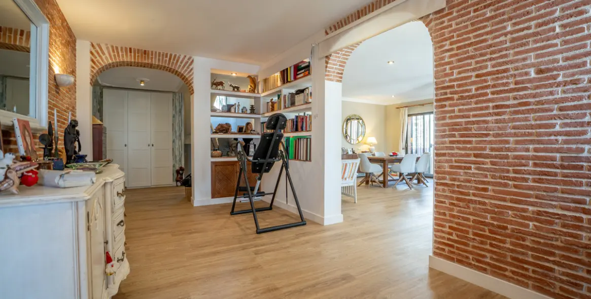 Продажа  отдельно стоящей виллы в Nueva Andalucía 20