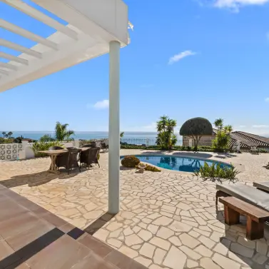 Продажа  отдельно стоящей виллы в Benalmadena