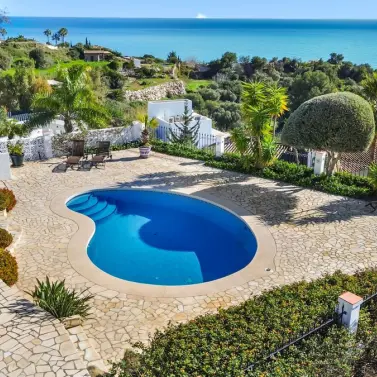 Продажа  отдельно стоящей виллы в Benalmadena