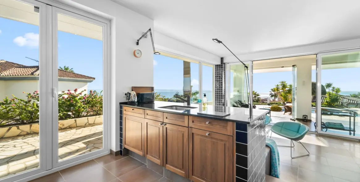 Продажа  отдельно стоящей виллы в Benalmadena 10