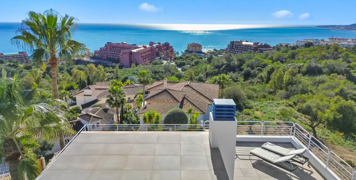 Продажа  отдельно стоящей виллы в Benalmadena 16