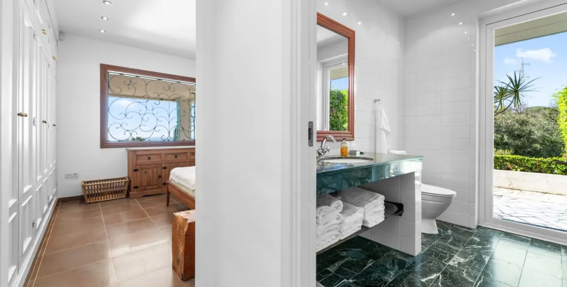 Sale of detached villa in Benalmadena 43