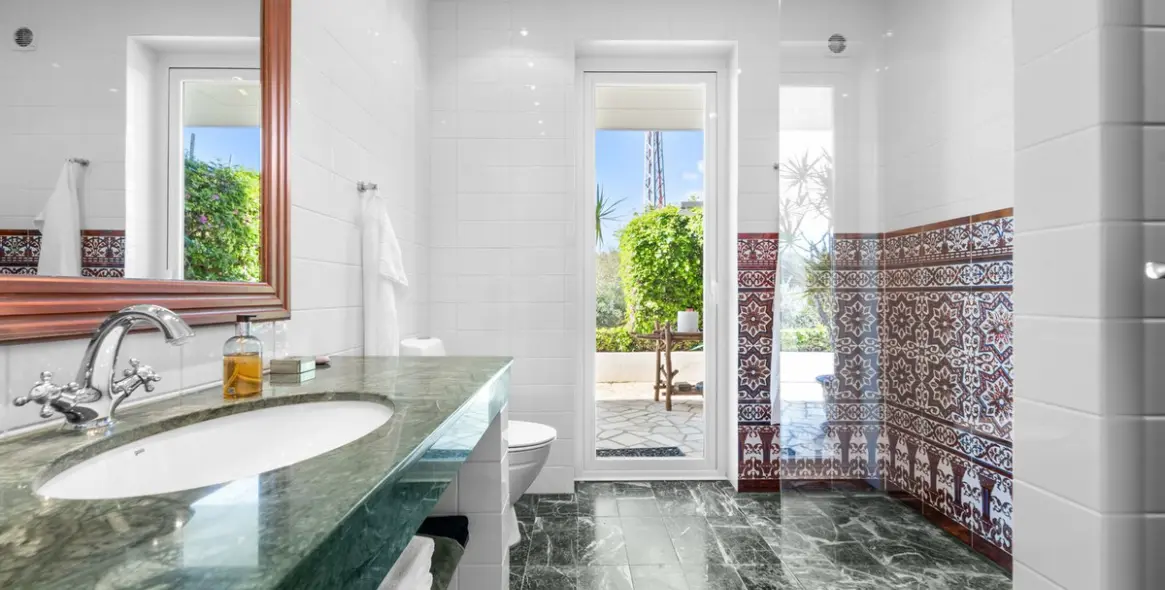 Sale of detached villa in Benalmadena 46