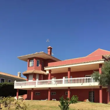 Sale of detached villa in New Golden Mile