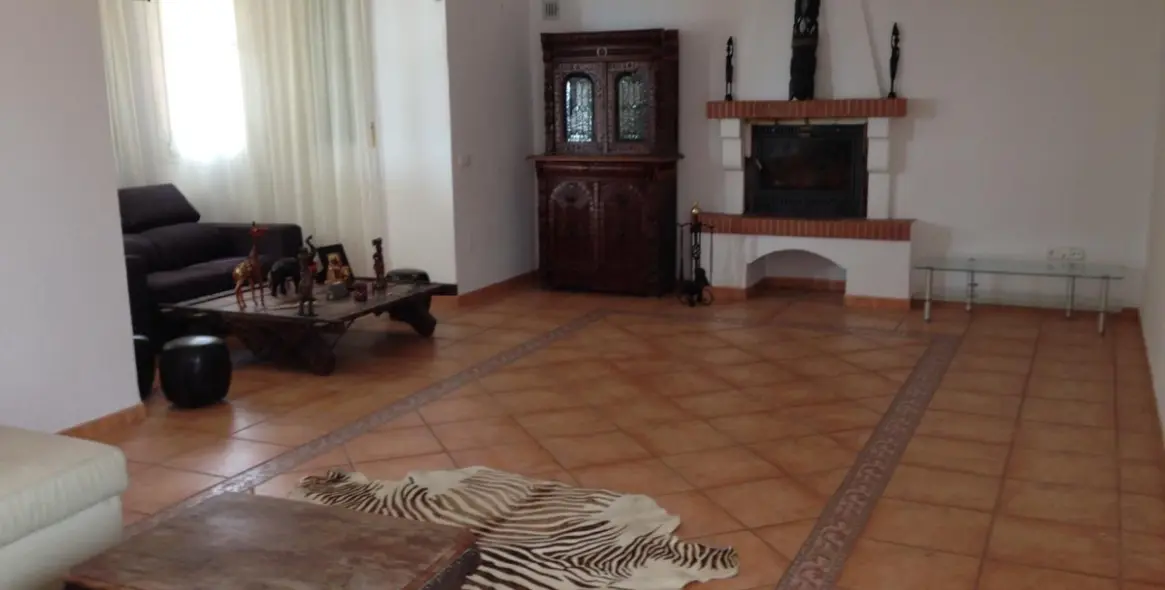 Sale of detached villa in New Golden Mile 2