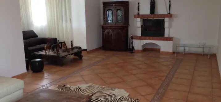 Sale of detached villa in New Golden Mile 1