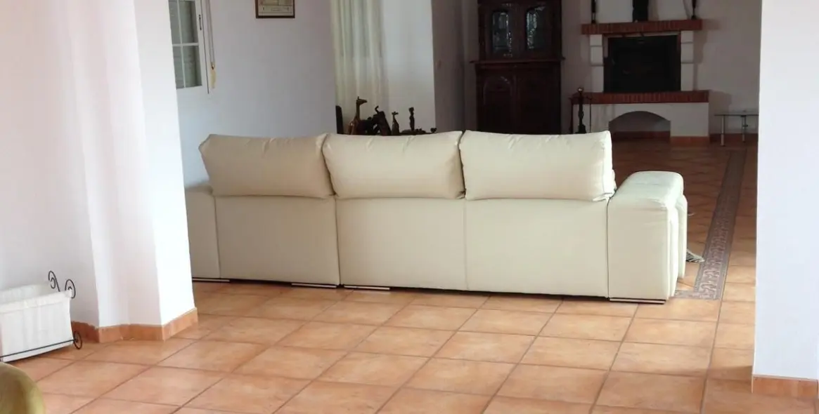 Sale of detached villa in New Golden Mile 3