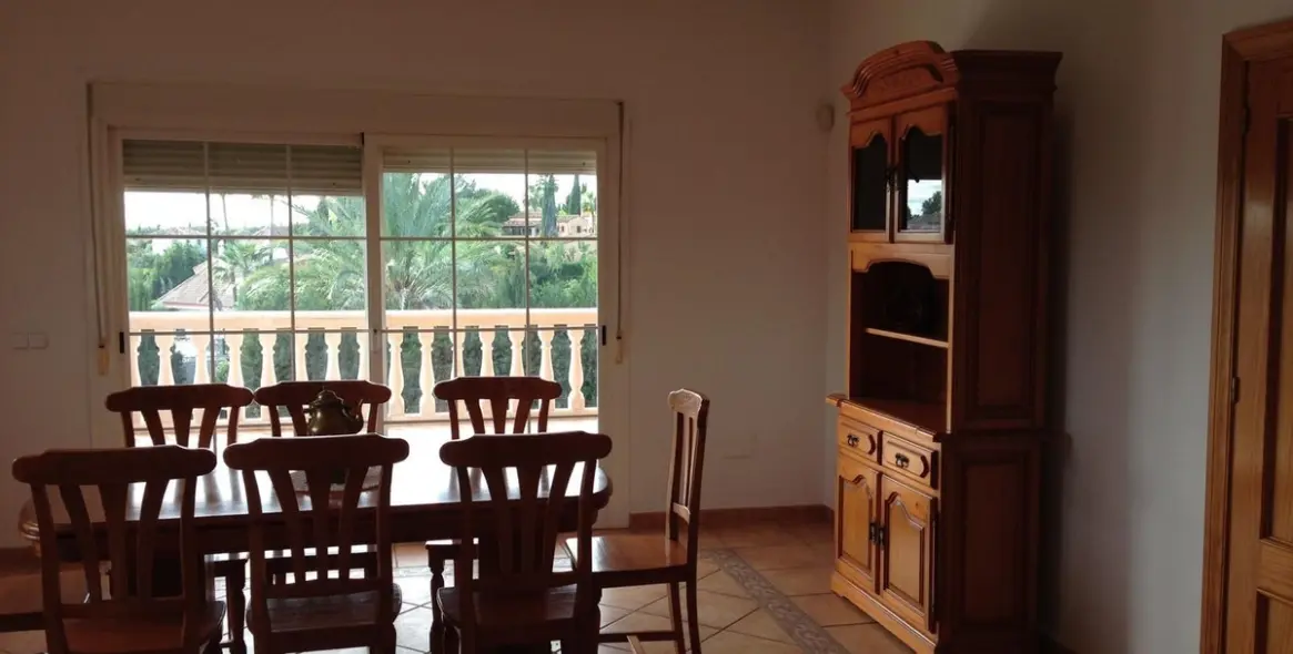 Sale of detached villa in New Golden Mile 5