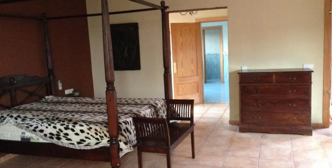 Sale of detached villa in New Golden Mile 6