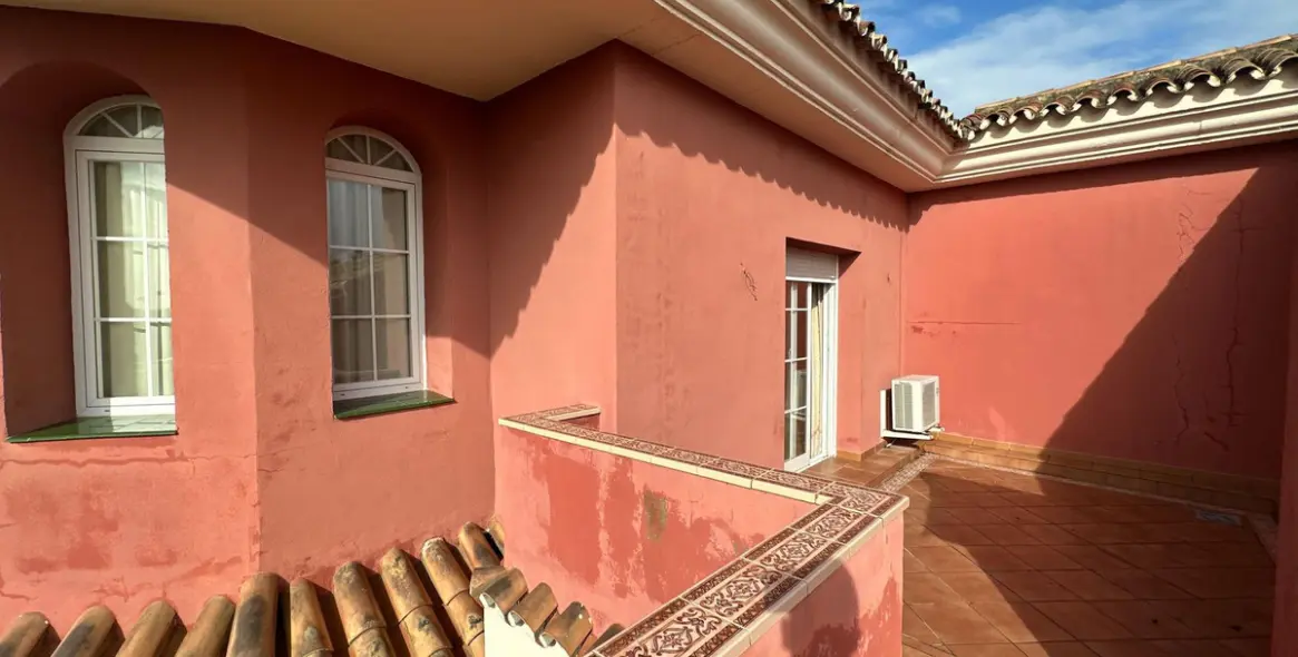 Venta de villa independiente en New Golden Mile 24