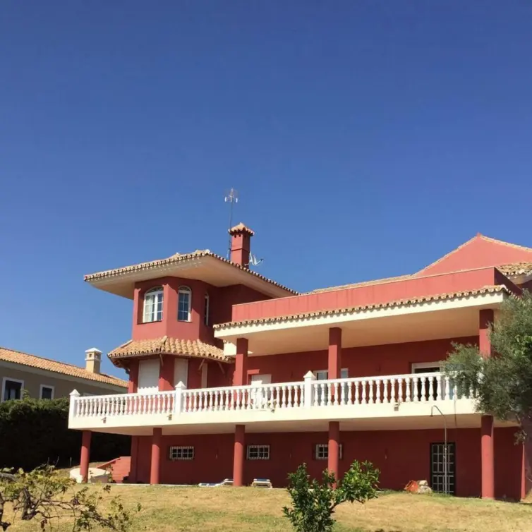 Sale of detached villa in New Golden Mile