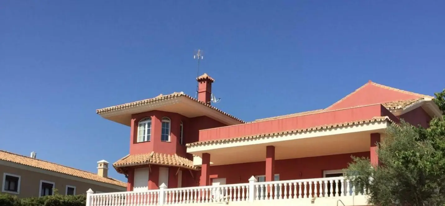 Sale of detached villa in New Golden Mile 2