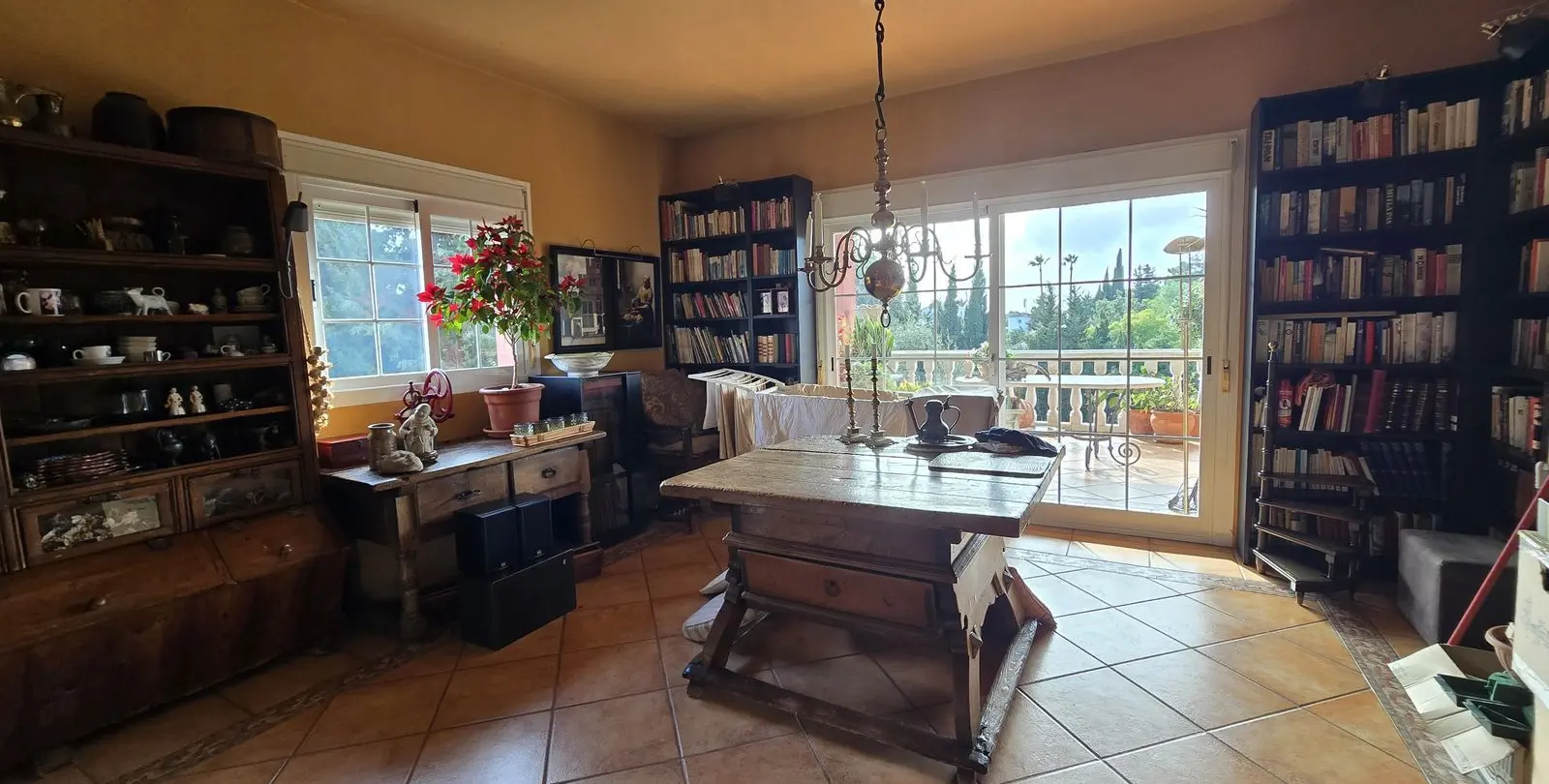 Sale of detached villa in New Golden Mile 5