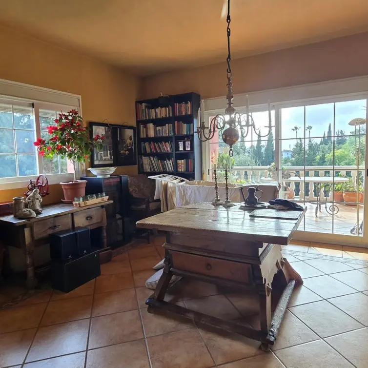 Sale of detached villa in New Golden Mile