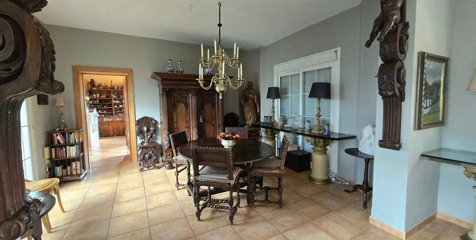 Sale of detached villa in New Golden Mile 6