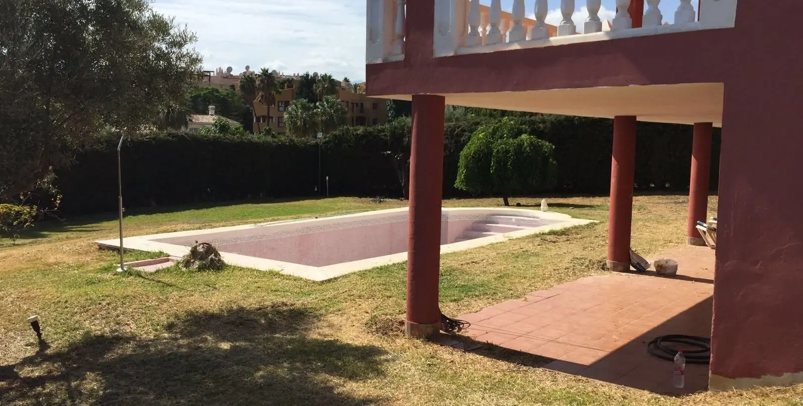 Sale of detached villa in New Golden Mile 17