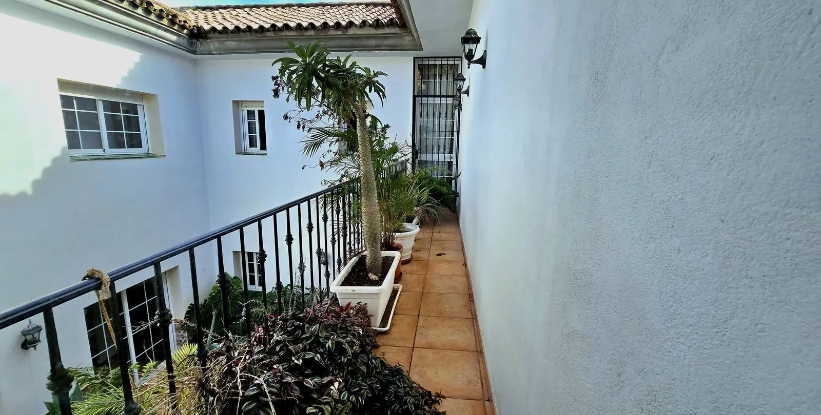 Sale of detached villa in New Golden Mile 23