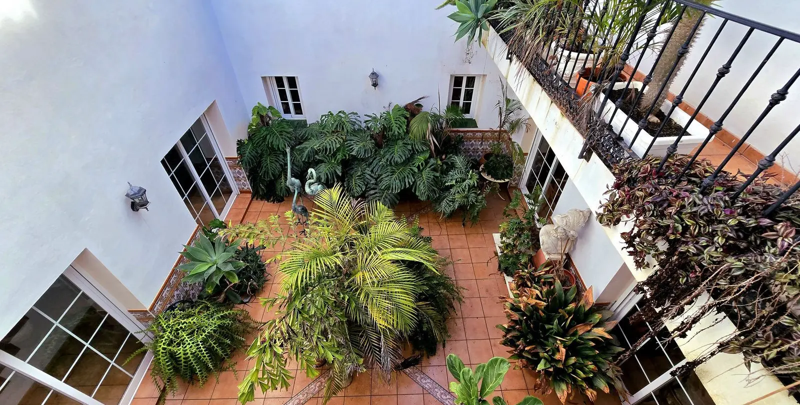 Sale of detached villa in New Golden Mile 24