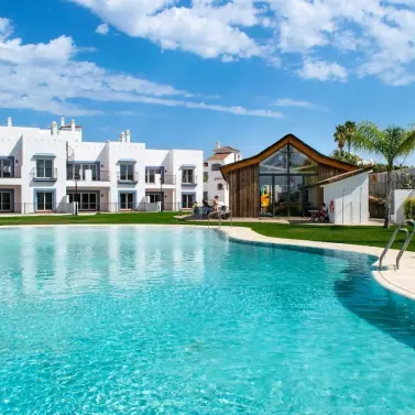 Sale of ground floor apartment in Benahavís