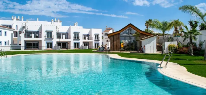 Sale of ground floor apartment in Benahavís 0