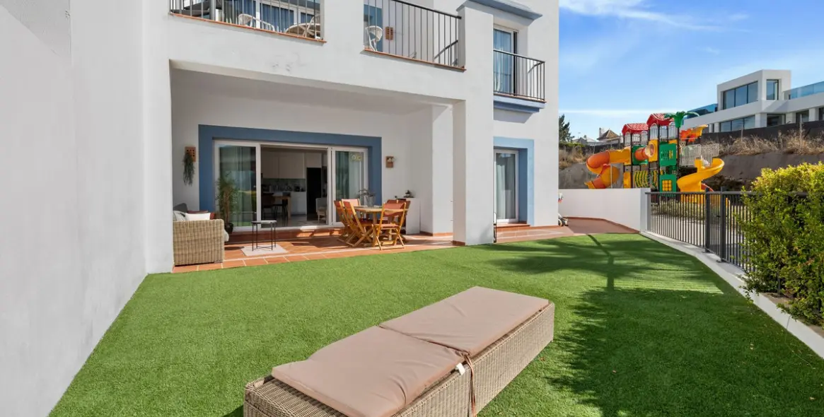 Sale of ground floor apartment in Benahavís 2