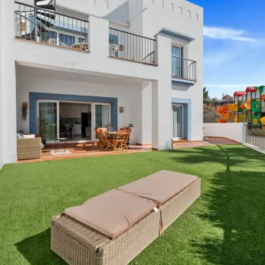 Sale of ground floor apartment in Benahavís