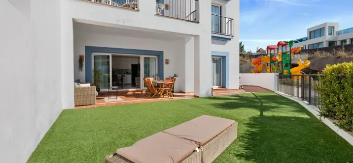 Sale of ground floor apartment in Benahavís 1