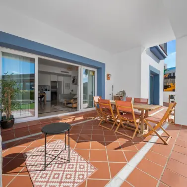 Sale of ground floor apartment in Benahavís