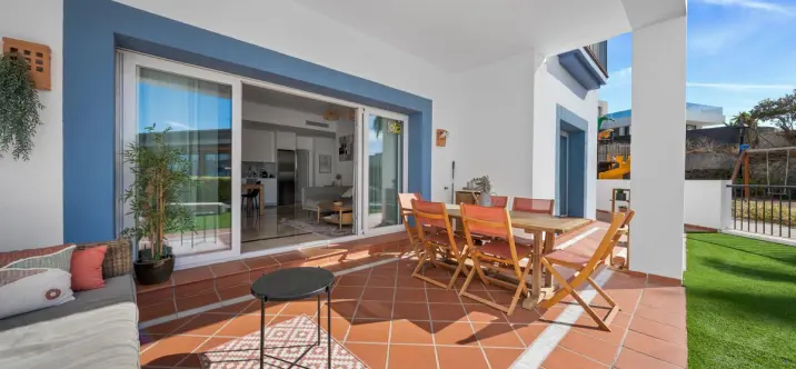 Sale of ground floor apartment in Benahavís 2