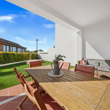 Sale of ground floor apartment in Benahavís