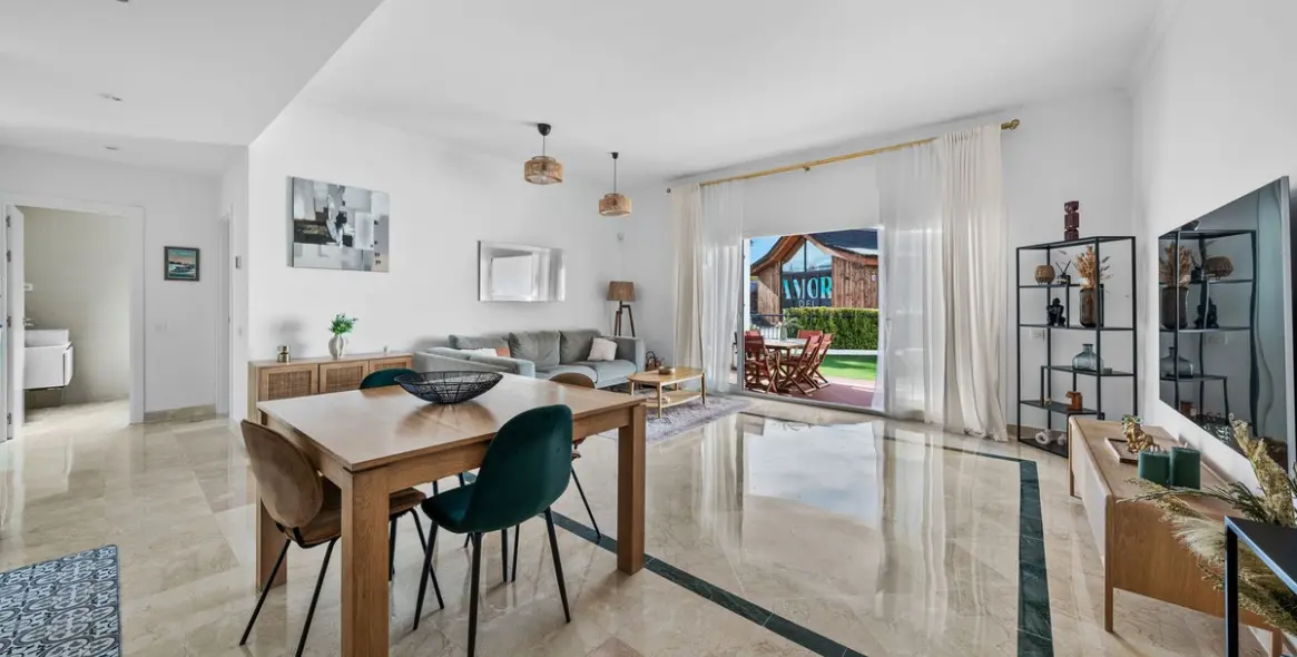 Sale of ground floor apartment in Benahavís 6